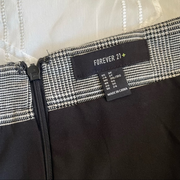 Forever 21 + Black and White Plaid Wrap Skirt - Picture 4 of 6